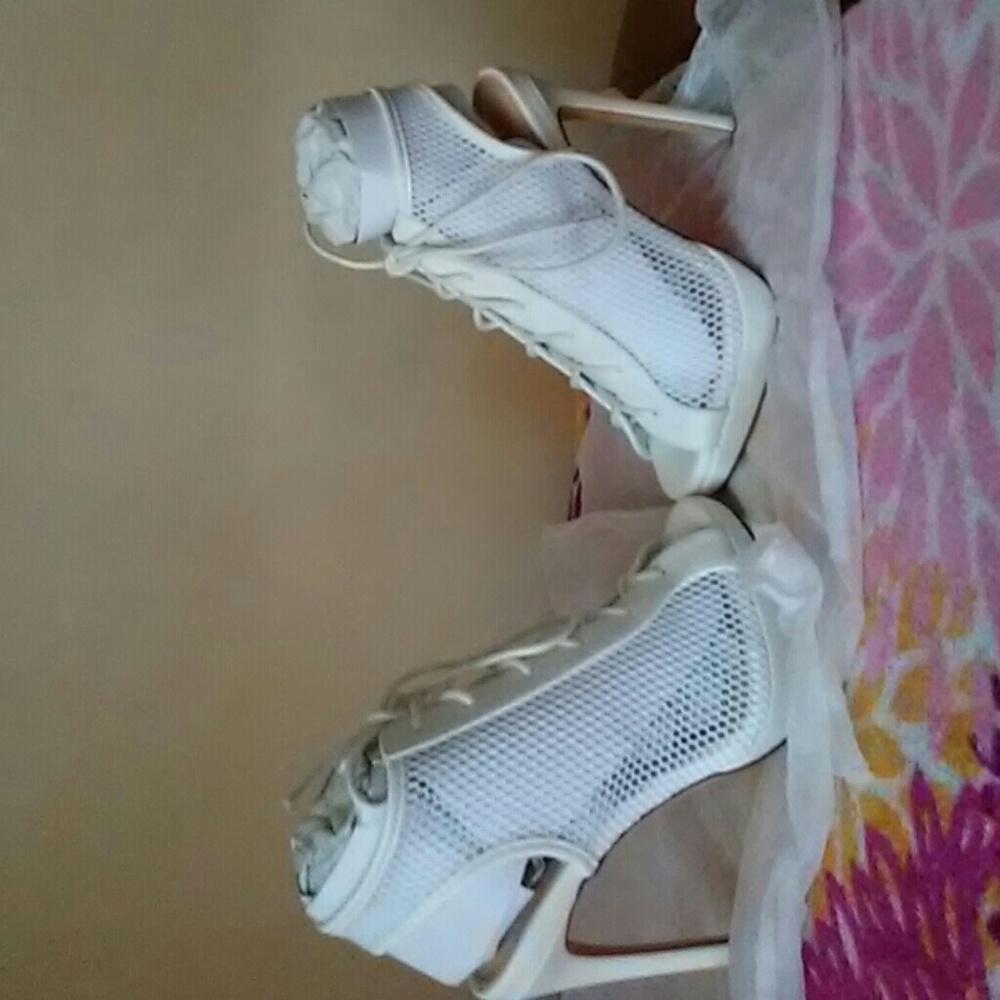 Heels - Picture 2 of 4